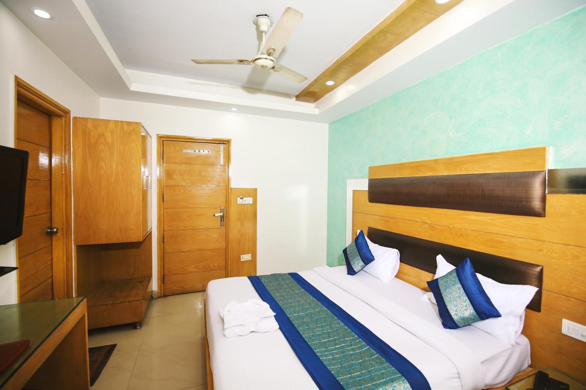 Lav-kush Hotel 3*