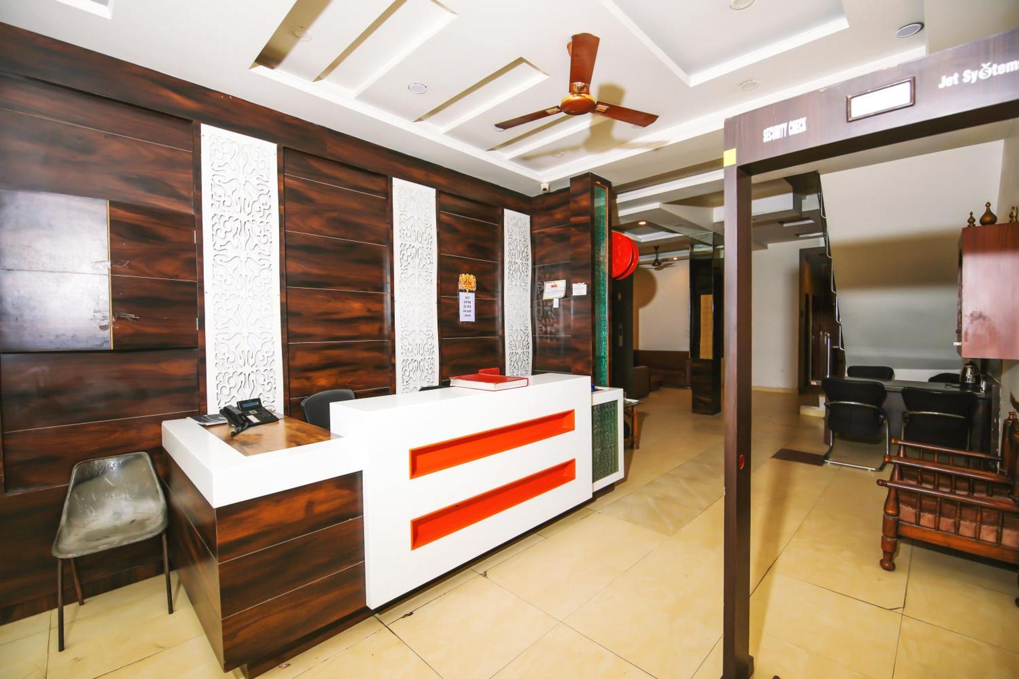 Lav-kush Hotel 3*