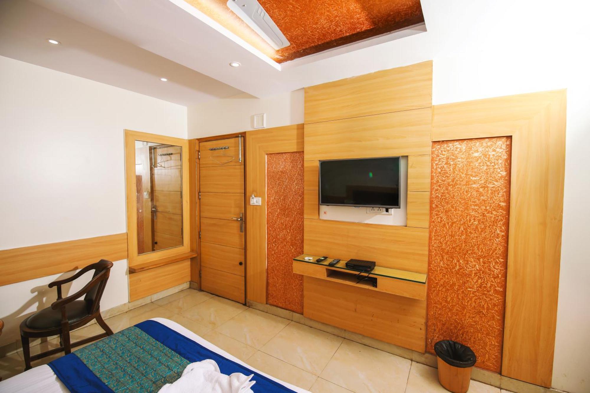 Lav-kush Hotel